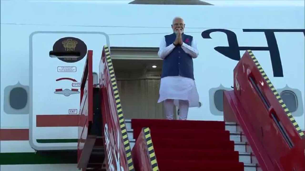 PM Modi: శ్రీలంకకు చేరుకున్న ప్రధాని మోడీ.. ద్వీప దేశంలో 3 రోజుల పర్యటన..