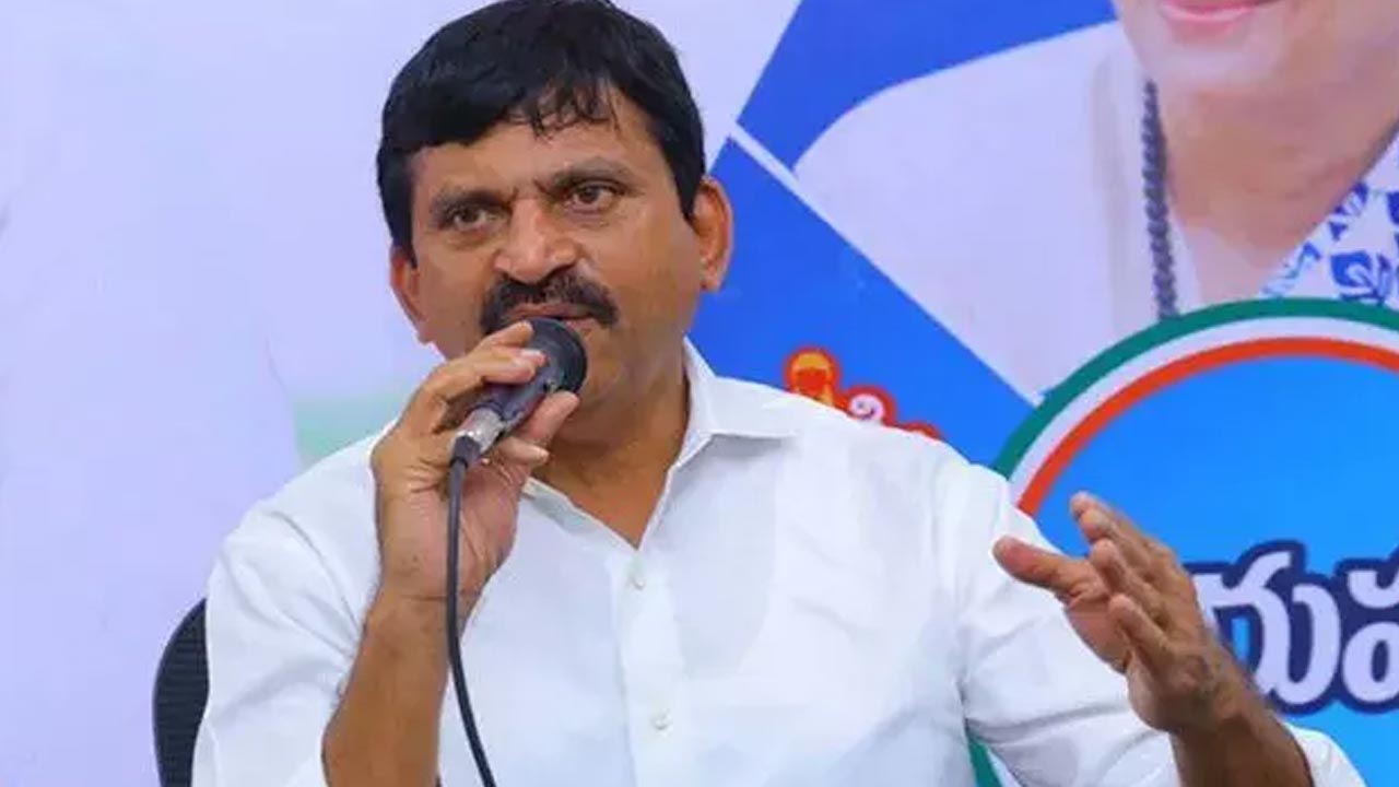 Minister Ponguleti: అధికారులు భూ భారతి చట్టాన్ని దుర్వినియోగం చేస్తే కఠిన చర్యలు తీసుకుంటాం..