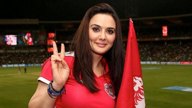 Preity Zinta: కొండంత బలమివ్వు స్వామి.. తాడ్‌బండ్ వీరాంజనేయ స్వామిని దర్శించుకున్న ప్రీతి జింటా..