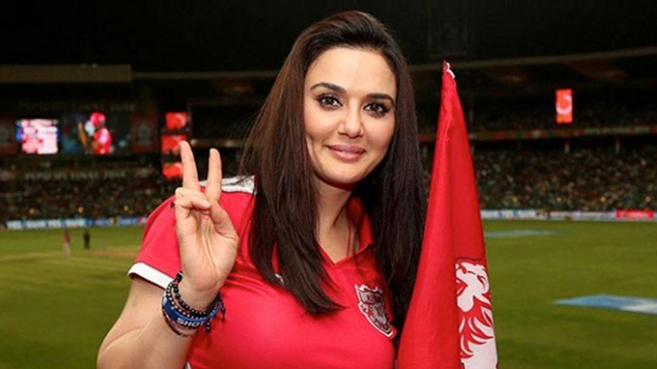 Preity Zinta: కొండంత బలమివ్వు స్వామి.. తాడ్‌బండ్ వీరాంజనేయ స్వామిని దర్శించుకున్న ప్రీతి జింటా..