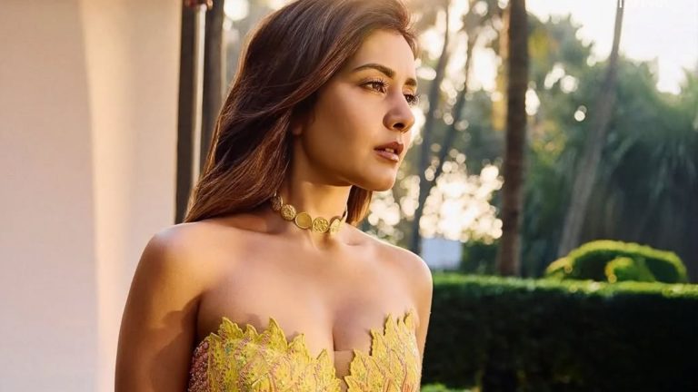 Rashi Khanna : బాలీవుడ్ సినిమాలు తీసే పద్ధతి మార్చుకోవాలి..