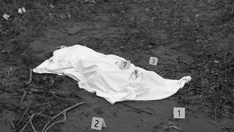 Vikarabad: కాల్వలో మహిళ మృతదేహం.. గుర్తు పట్టకుండ ముఖం కాల్చి..