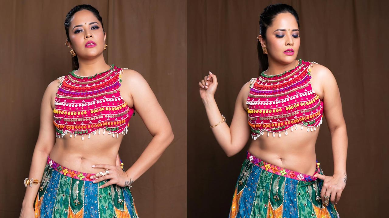 Anasuya : నడుము అందాలతో రెచ్చిపోయిన అనసూయ..