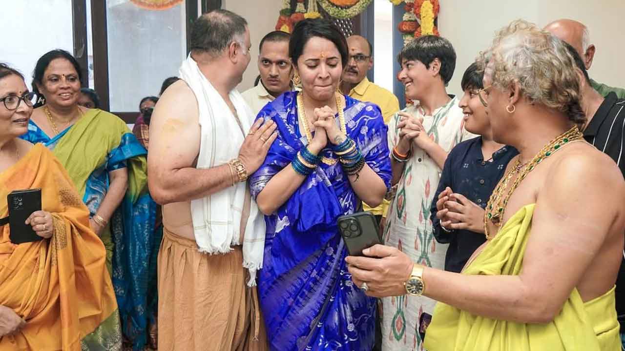 Anasuya : మా ఇంటికి హనుమాన్ వచ్చాడు.. కొత్త ఇంట్లో అనసూయ కంటతడి..