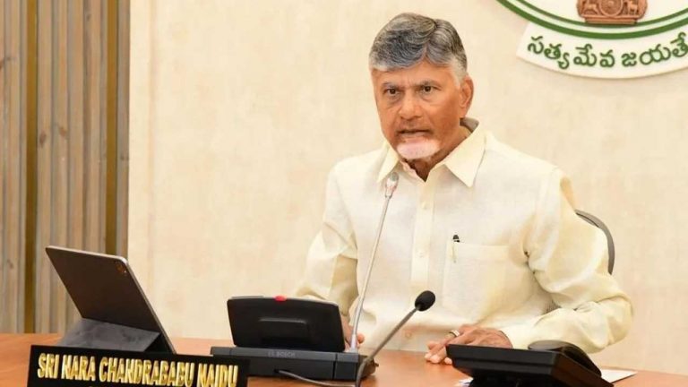 CM Chandrababu: సీఆర్డీఏ సమీక్షలో సీఎం చంద్రబాబు కీలక వ్యాఖ్యలు.. వారిని ఇబ్బంది పెట్టొద్దు..!