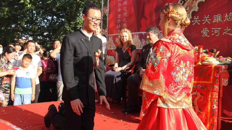 China: ‘‘విదేశీ భార్యల’’ షాపింగ్‌పై నిషేధం.. బంగ్లాదేశ్ విషయంలో తన పౌరుల్ని హెచ్చరించిన చైనా..