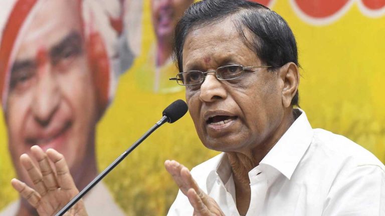 Dadi Veerabhadra Rao: మాజీ మంత్రి తీవ్ర వ్యాఖ్యలు.. వారిని ఉరితీసినా తప్పులేదు..