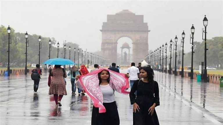 Delhi Alert: ఢిల్లీకి ఈదురుగాలులతో కూడిన వర్ష సూచన.. ఆరెంజ్ అలర్ట్ జారీ