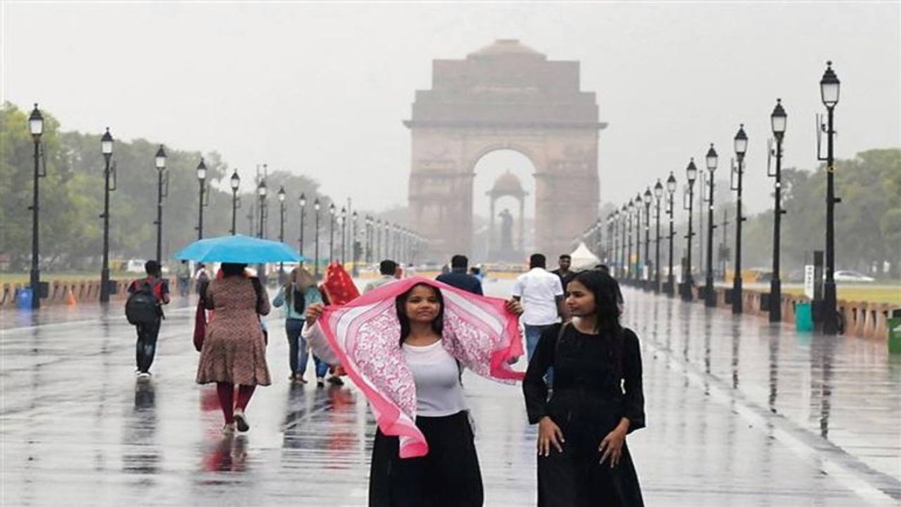 Delhi Alert: ఢిల్లీకి ఈదురుగాలులతో కూడిన వర్ష సూచన.. ఆరెంజ్ అలర్ట్ జారీ