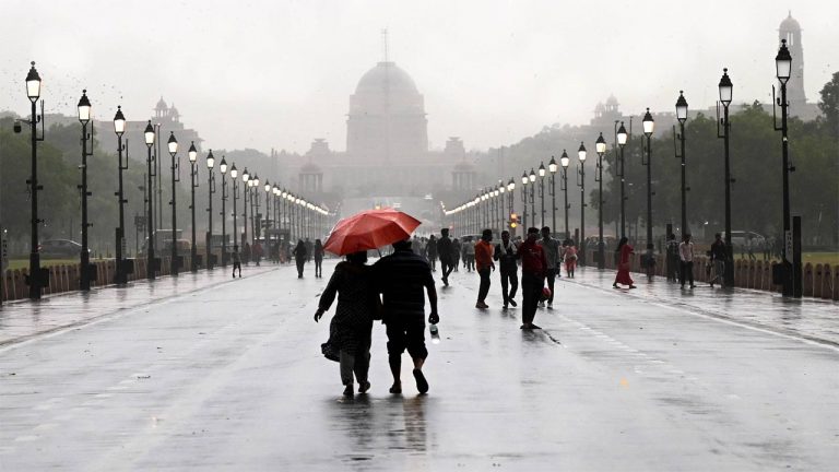 Delhi Alert: ఢిల్లీకి ఉరుములతో కూడిన భారీ వర్ష సూచన