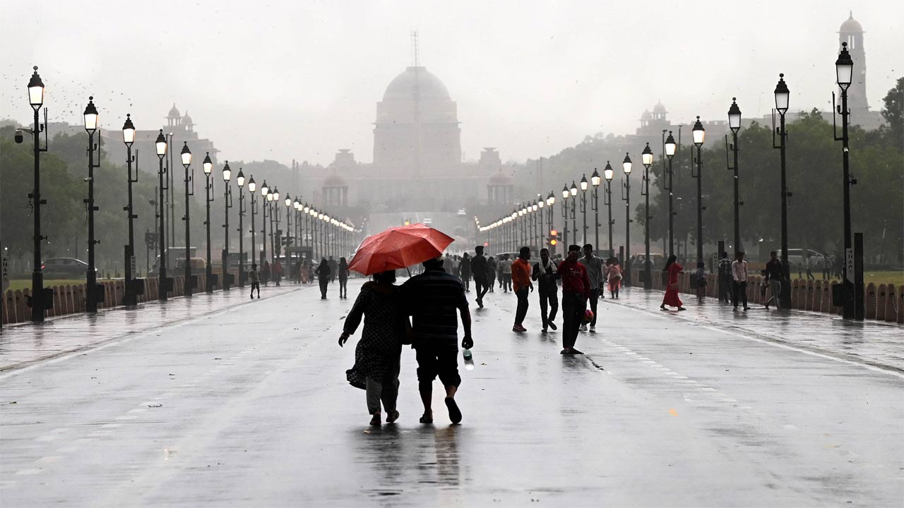 Delhi Alert: ఢిల్లీకి ఉరుములతో కూడిన భారీ వర్ష సూచన