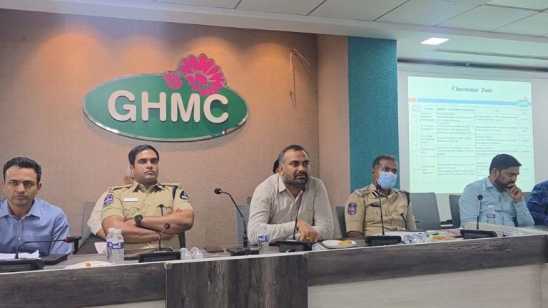 GHMC: వర్షకాలంలో వచ్చే సమస్యలపై జీహెచ్ఎంసీ కమిషనర్ సమీక్షా..
