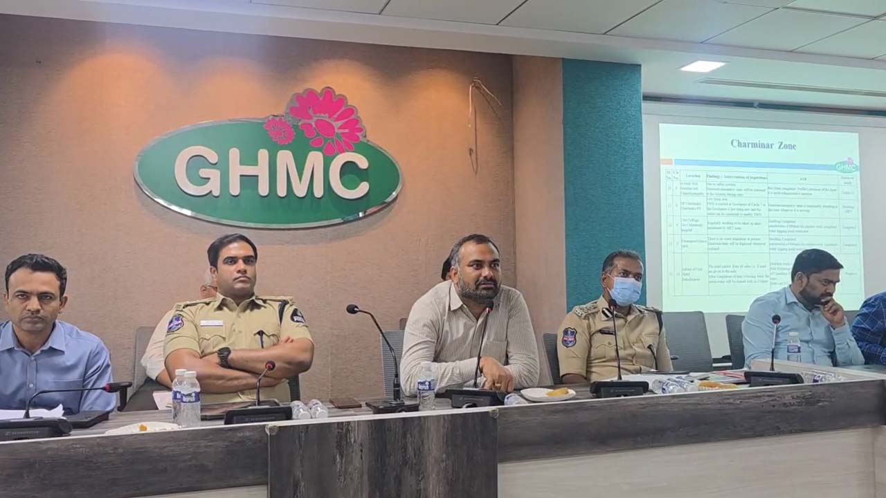 GHMC: వర్షకాలంలో వచ్చే సమస్యలపై జీహెచ్ఎంసీ కమిషనర్ సమీక్షా..