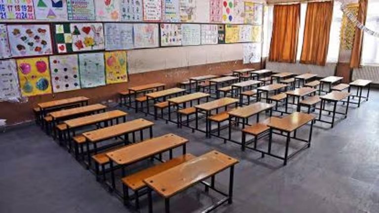 JK News: జమ్మూకాశ్మీర్‌లో రేపటి నుంచి తెరుచుకోనున్న స్కూళ్లు, కాలేజీలు