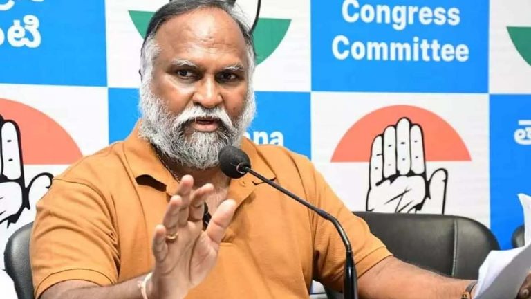 Jagga Reddy : రాహుల్ గాంధీది త్యాగాల కుటుంబం.. మాట్లాడే మీరు అర్హులు కాదు