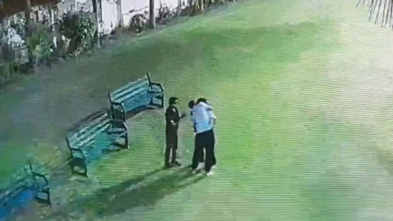 UP: అపార్ట్‌మెంట్స్‌లో పార్కింగ్ వివాదం.. సొసైటీ కార్యదర్శి ముక్కు కొరికిన వ్యక్తి (వీడియో)