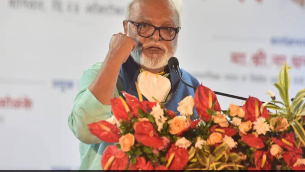 Maharashtra: ఫడ్నవిస్ కేబినెట్‌లోకి 77 ఏళ్ల కురు వృద్ధుడు.. నేడు ప్రమాణం చేయనున్న భుజ్‌బాల్