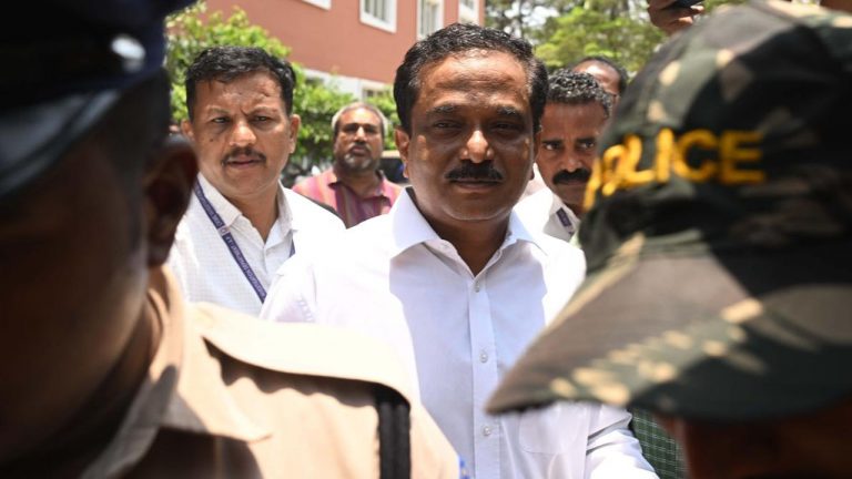 AP High Court: సీనియర్‌ ఐపీఎస్‌ పీఎస్సార్‌ ఆంజనేయులుకు హైకోర్టు షాక్..