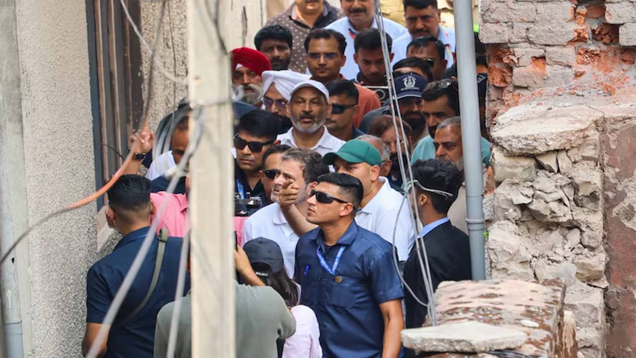 Rahul Gandhi: కాశ్మీర్‌లో యుద్ధ బాధిత కుటుంబాలకు రాహుల్‌గాంధీ పరామర్శ