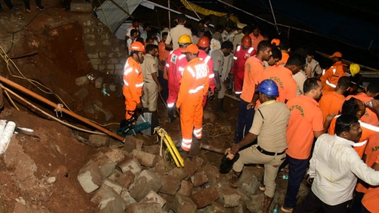 Simhachalam Incident: కమీషన్ ప్రశ్నల వర్షం.. సమాధానం ఇవ్వని ఈఓ సుబ్బారావు!