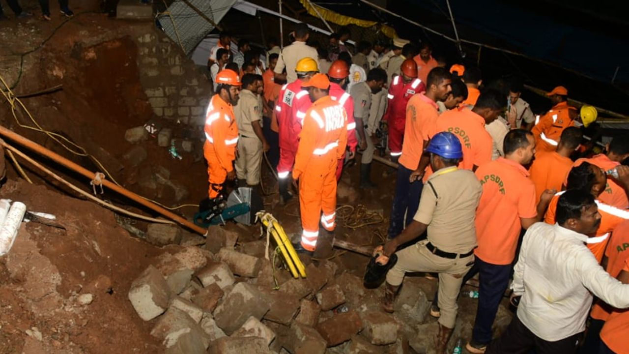 Simhachalam Incident: కమీషన్ ప్రశ్నల వర్షం.. సమాధానం ఇవ్వని ఈఓ సుబ్బారావు!