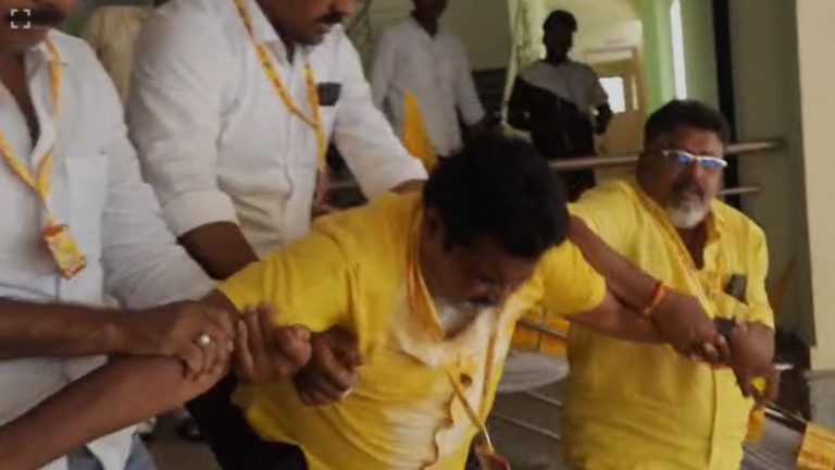 Mahanadu 2025: మినీ మహానాడులో టీడీపీ కార్యకర్త ఆత్మహత్యాయత్నం!