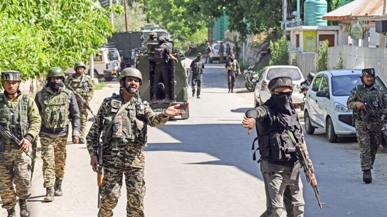 Terrorists: జమ్మూ కాశ్మీర్‌లో కొనసాగుతున్న సెర్చ్ ఆపరేషన్.. ఇద్దరు ఉగ్రవాదులు అరెస్ట్!