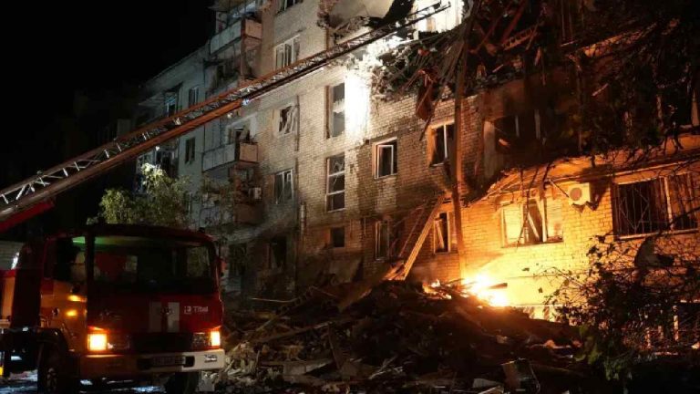 Ukraine War: ఉక్రెయిన్‌పై రష్యా అతిపెద్ద వైమానిక దాడి.. 13 మంది మృతి..