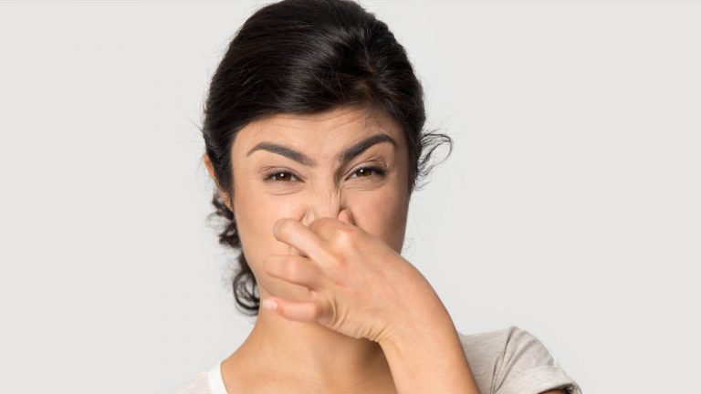 Urine: మీ మూత్రం నుంచి నురగ, దుర్వాసన వస్తుందా? ఇన్‌ఫెక్షన్‌ కారకం…!