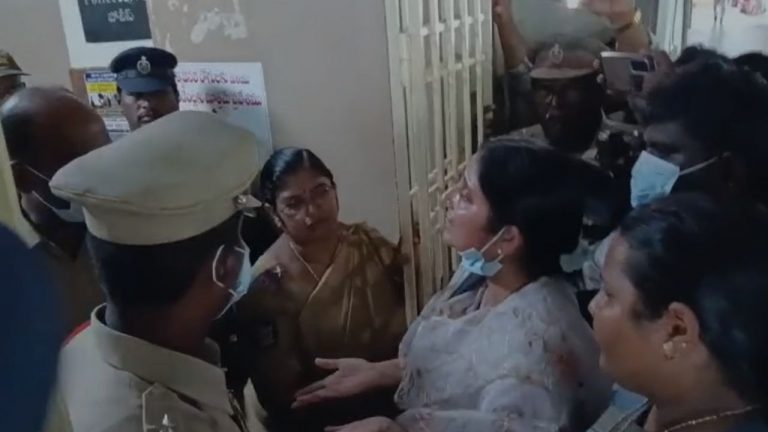 Vallabhaneni Vamsi: గుంటూరు జీజీహెచ్‌లో వంశీకి చికిత్స.. పోలీసులతో పంకజశ్రీ వాగ్వాదం!