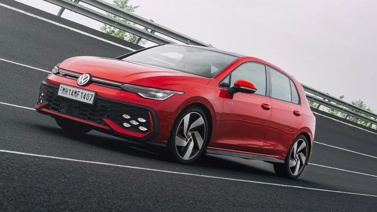 Volkswagen Golf GTI: టెక్నాలజీ, స్పోర్ట్ లుక్, పవర్ ఫుల్ ఇంజిన్‌తో అదరహో.. వోక్స్‌వ్యాగన్ గోల్ఫ్ GTI లాంచ్..!