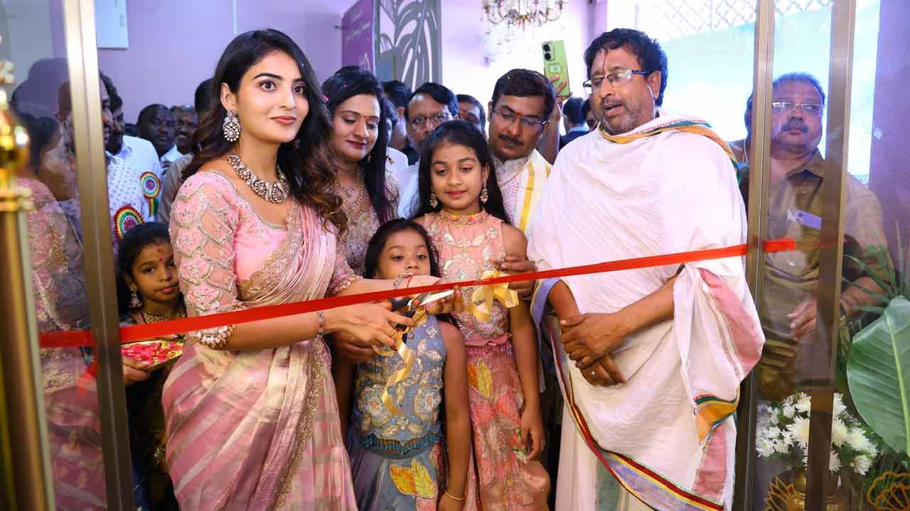 Ananya Nagalla: అనన్య నాగళ్ల చేతుల మీదుగా ‘లెగ్దా డిజైన్ స్టూడియో’ ప్రారంభం