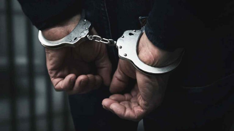 Adilabad: ఎక్సైజ్ శాఖలో ఉద్యోగాల పేరుతో మోసం.. నిందితుల అరెస్ట్..