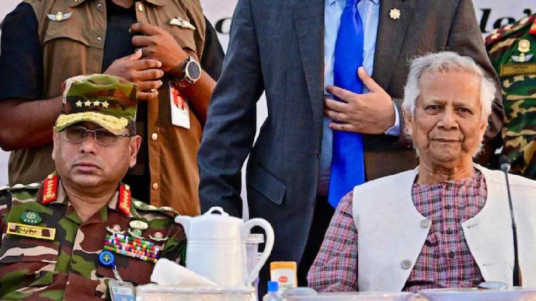 Bangladesh: మహ్మద్ యూనస్‌కి ఆర్మీ చీఫ్ వార్నింగ్.. “రఖైన్ కారిడార్‌”పై విభేదాలు..