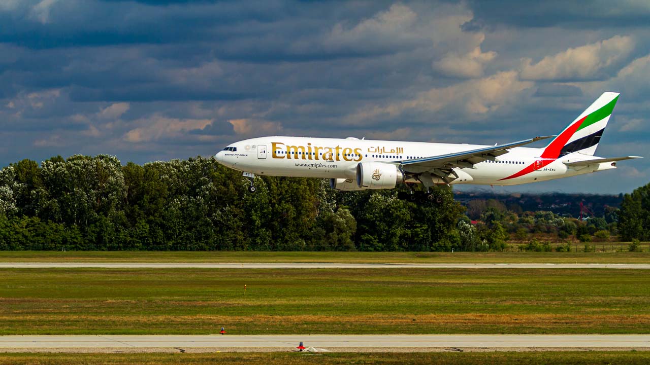 Chennai: 326 మంది ప్రయాణికులతో విమానం ల్యాండ్ అవుతున్న సమయంలో..