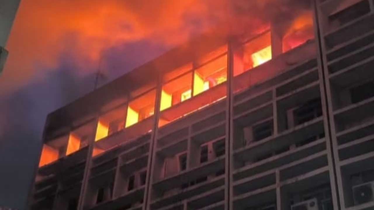 Fire Accident : ప్యాట్నీ సెంటర్‌ SBI బ్యాంకులో భారీ అగ్నిప్రమాదం.. కీలక ఫైల్స్‌ దగ్ధం