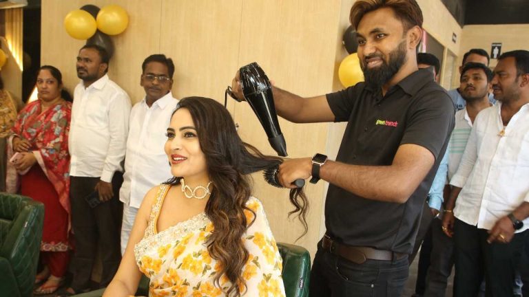 Himaja:  నన్ను నేనే నమ్మలేనంత అందంగా తయారయ్యా!