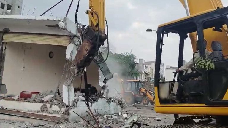 HYDRA: ఉలిక్కపడ్డ పాతబస్తీ.. చంద్రయాణగుట్ట హైడ్రా కూల్చివేతలు