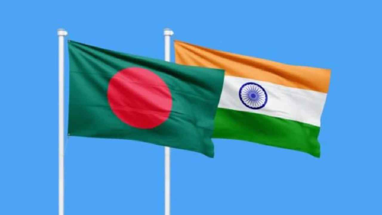 India Bangladesh: బంగ్లాకు షాక్ ఇచ్చిన భారత్.. దిగుమతులపై పోర్ట్ ఆంక్షలు..