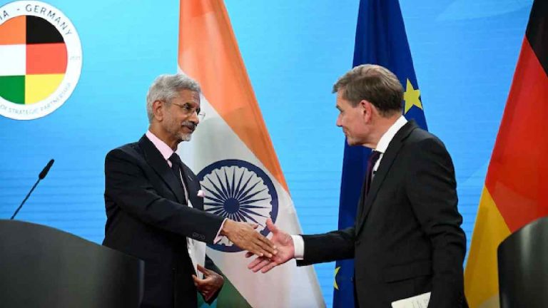 S Jaishankar: భారత్ ఎప్పటికీ “అణ్వాయుధ” బ్లాక్‌మెయిల్‌కు లొంగదు..