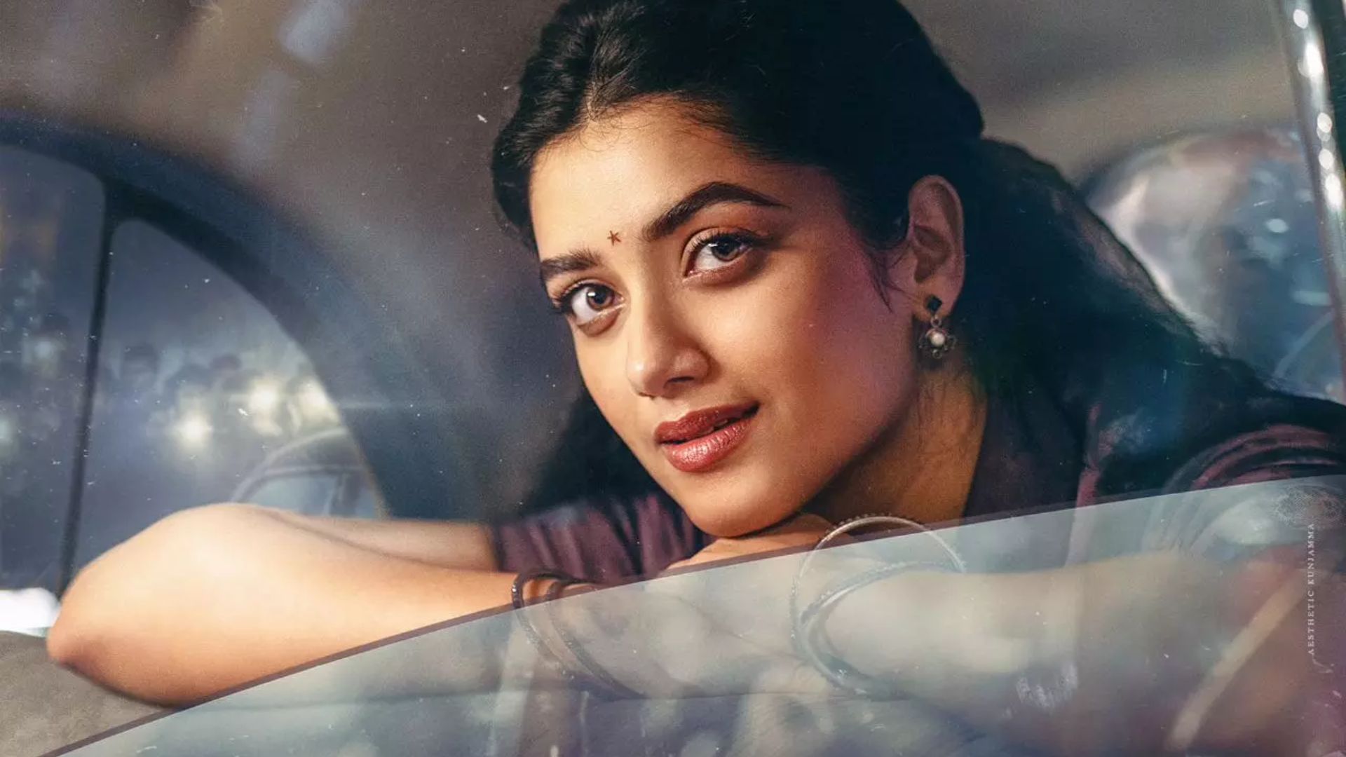 Dulquer : ‘కాంత’ నుండి భాగ్యశ్రీ బోర్సే అదిపోయే లుక్..