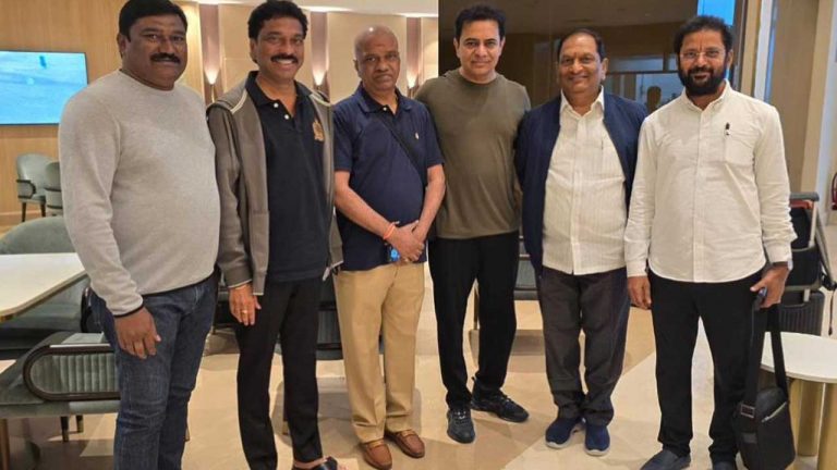 KTR : అమెరికా, లండన్ పర్యటనకు బయలుదేరిన కేటీఆర్
