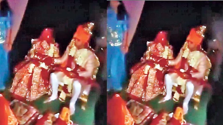 India Pak War : ఖంగున మోగిన బాణాసంచా… సెల్‌ఫోన్ వెలుగుల్లో సప్తపది..!