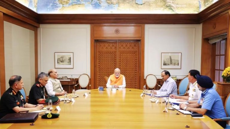 PM Modi Review: భారత్‌-పాక్‌ ఉద్రిక్తతలు.. ప్రధాని మోడీతో రక్షణశాఖ కార్యదర్శి కీలక భేటీ