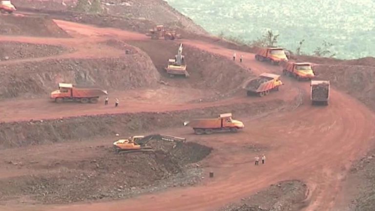 Obulapuram Mining Case : ఓబుళాపురం మైనింగ్ కంపెనీ కేసు.. కోర్టుకు చేరుకున్న గాలి జనార్దన్ రెడ్డి, సబితా ఇంద్రారెడ్డి