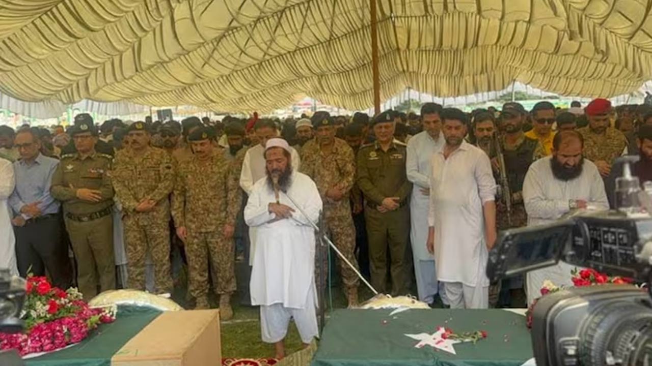 Operation Sindoor: ఉగ్రవాదుల అంత్యక్రియలకు హాజరైన పాక్ ఆర్మీ సిబ్బంది.. పేర్లను విడుదల చేసిన భారత్