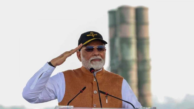 PM Modi: ఎస్-400 ముందు ప్రధాని మోడీ.. పాక్, చైనా చెప్పిందంతా అబద్ధమే అని తేలింది..