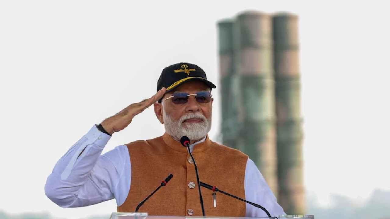 PM Modi: ఎస్-400 ముందు ప్రధాని మోడీ.. పాక్, చైనా చెప్పిందంతా అబద్ధమే అని తేలింది..