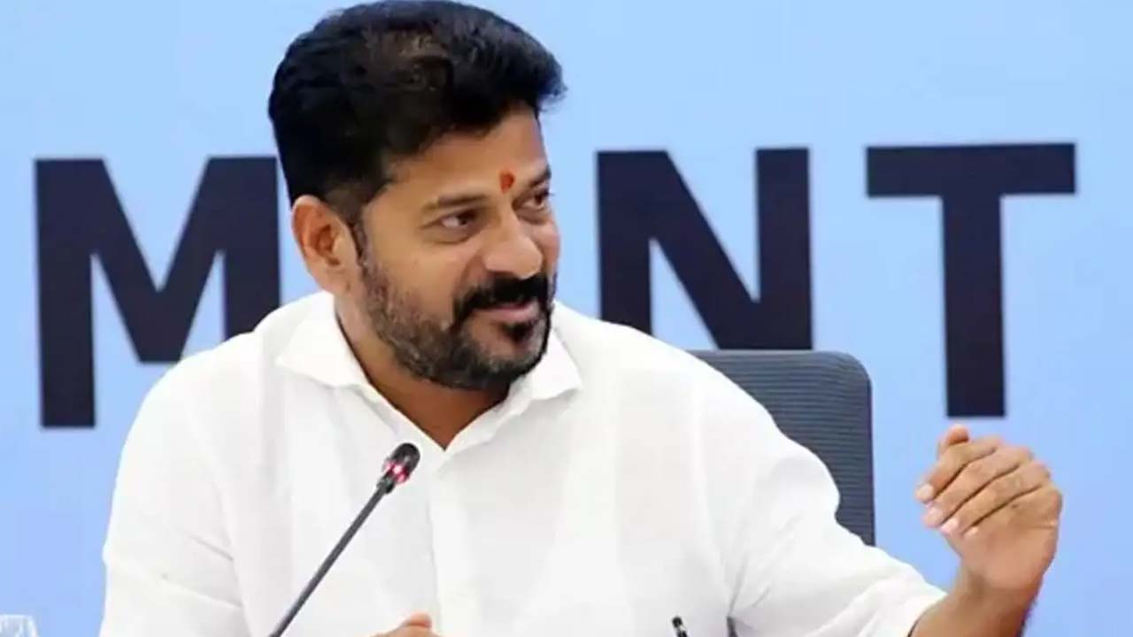 CM Revanth Reddy: హైదరాబాద్⁬లో ప్రయోగాత్మకంగా స్మార్ట్ పోల్స్.. సీఎం రేవంత్ కీలక ఆదేశాలు..