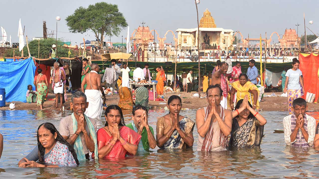 Saraswati Pushkaralu : కాళేశ్వరంలో నేటితో ముగియనున్న సరస్వతి పుష్కరాలు